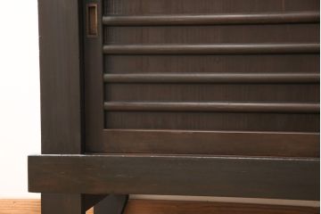 重ね水屋箪笥の下段をリペア&カスタム!棚板と足を取り付け、サイドボードにリメイク。(サイドキャビネット)