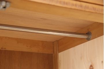 軽井沢彫りのワードローブの見た目を変えずに綺麗にリペア!内部に棚板を2枚追加。(洋服タンス、キャビネット)