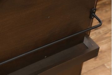 アーコールのサイドボードをリペア&カスタム!背面にマガジンラックを取り付け、間仕切りカウンターにリメイク。(カウンター、収納棚)