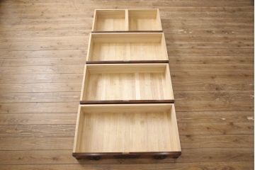 岩谷堂箪笥の収納箪笥をリペア&カスタム!台輪をカットし木製脚を取り付け。全体を1トーン落ち着いた色味に着色仕上げ。(引き出し、衣装箪笥、チェスト)