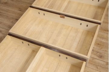 岩谷堂箪笥の収納箪笥をリペア&カスタム!台輪をカットし木製脚を取り付け。全体を1トーン落ち着いた色味に着色仕上げ。(引き出し、衣装箪笥、チェスト)