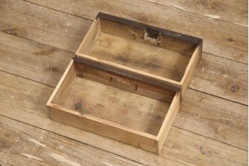 対象昭和初期の薬箪笥をリペア&カスタム!引き出しの取っ手金具を交換。本体を深みのある茶色に着色し仕上げ。(薬タンス、チェスト、小物収納、引き出し(大2杯・小63杯))
