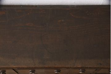 対象昭和初期の薬箪笥をリペア&カスタム!引き出しの取っ手金具を交換。本体を深みのある茶色に着色し仕上げ。(薬タンス、チェスト、小物収納、引き出し(大2杯・小63杯))