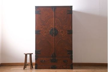 岩谷堂箪笥の洋服タンスをリペア&カスタム!内部のポール・ネクタイ収納・小物入れを取り外し、棚を追加。(ワードローブ)