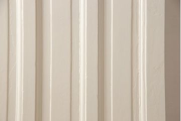 イギリスアンティークの木製ドアをリペア&カスタム!高さと幅をリサイズし、鍵の取り付け跡を埋木処理。お客様ご用意の塗料でペイント仕上げ。(扉、ステンドグラス、建具)