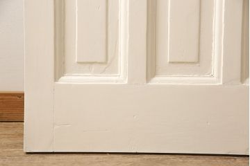 イギリスアンティークの木製ドアをリペア&カスタム!高さと幅をリサイズし、鍵の取り付け跡を埋木処理。お客様ご用意の塗料でペイント仕上げ。(扉、ステンドグラス、建具)
