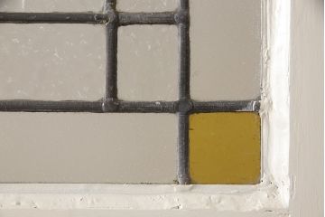 イギリスアンティークの木製ドアをリペア&カスタム!高さと幅をリサイズし、鍵の取り付け跡を埋木処理。お客様ご用意の塗料でペイント仕上げ。(扉、ステンドグラス、建具)