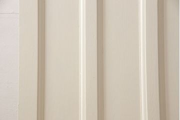 イギリスアンティークの木製ドアをリペア&カスタム!高さと幅をリサイズし、鍵の取り付け跡を埋木処理。お客様ご用意の塗料でペイント仕上げ。(扉、ステンドグラス、建具)