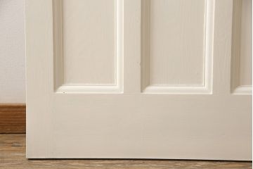 イギリスアンティークの木製ドアをリペア&カスタム!高さと幅をリサイズし、鍵の取り付け跡を埋木処理。お客様ご用意の塗料でペイント仕上げ。(扉、ステンドグラス、建具)