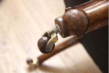 イギリスアンティークの子供用チェアの見た目を変えずに綺麗にリペア!(椅子)