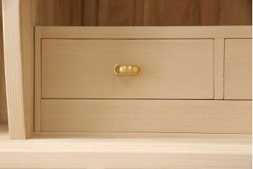 加茂桐箪笥の見た目を変えずに綺麗にリペア!汚れ・欠けを修復し、全体を砥の粉仕上げ。(総桐たんす、総桐箪笥、胴丸、和たんす、収納タンス)