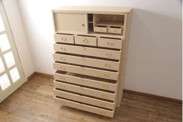 加茂桐箪笥の見た目を変えずに綺麗にリペア!汚れ・欠けを修復し、全体を砥の粉仕上げ。(総桐たんす、総桐箪笥、胴丸、和たんす、収納タンス)