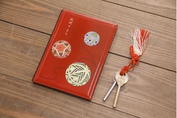 加茂桐箪笥の見た目を変えずに綺麗にリペア!汚れ・欠けを修復し、全体を砥の粉仕上げ。(総桐たんす、総桐箪笥、胴丸、和たんす、収納タンス)