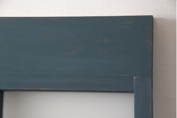 昭和初期のガラス戸2枚をリペア&カスタム!高さと幅をリサイズし、吊り戸仕様に変更。現状に合わせてくすんだ青色にペイント仕上げ。(引き戸、建具、色ガラス)