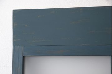 昭和初期のガラス戸2枚をリペア&カスタム!高さと幅をリサイズし、吊り戸仕様に変更。現状に合わせてくすんだ青色にペイント仕上げ。(引き戸、建具、色ガラス)