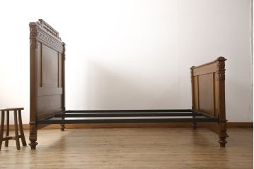 ベッドフレームをリペア&カスタム!リサイズし、木部を1トーン落ち着いた色味に着色仕上げ。(ダブル)
