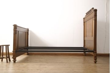 ベッドフレームをリペア&カスタム!リサイズし、木部を1トーン落ち着いた色味に着色仕上げ。(ダブル)