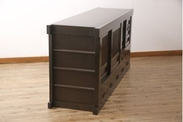 明治期の近江水屋箪笥キャビネットをリペア&カスタム!天板の出っ張りを取り外し、棚板を新材に交換。引き戸の網をガラスに交換。1トーン落ち着いた色味に着色仕上げ。(収納棚、戸棚、食器棚、サイドボード)