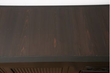 明治期の近江水屋箪笥キャビネットをリペア&カスタム!天板の出っ張りを取り外し、棚板を新材に交換。引き戸の網をガラスに交換。1トーン落ち着いた色味に着色仕上げ。(収納棚、戸棚、食器棚、サイドボード)