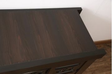 明治期の近江水屋箪笥キャビネットをリペア&カスタム!天板の出っ張りを取り外し、棚板を新材に交換。引き戸の網をガラスに交換。1トーン落ち着いた色味に着色仕上げ。(収納棚、戸棚、食器棚、サイドボード)