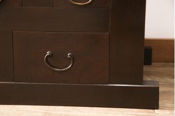 明治期の近江水屋箪笥キャビネットをリペア&カスタム!天板の出っ張りを取り外し、棚板を新材に交換。引き戸の網をガラスに交換。1トーン落ち着いた色味に着色仕上げ。(収納棚、戸棚、食器棚、サイドボード)