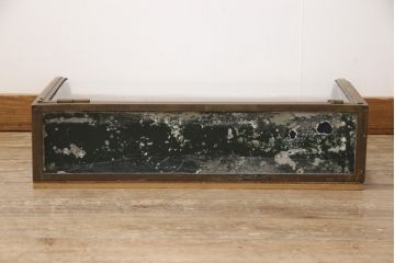 フランスアンティークの卓上ショーケースの見た目を変えずに綺麗にリペア!現状の味わいを残したまま、可動部を調整。(ガラスケース、店舗什器)