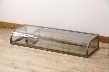 フランスアンティークの卓上ショーケースの見た目を変えずに綺麗にリペア!経年変化をそのままに、可動部のみ調整。(ガラスケース、Rガラス、陳列棚)