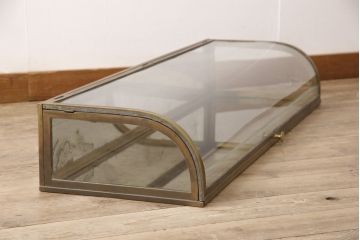 フランスアンティークの卓上ショーケースの見た目を変えずに綺麗にリペア!経年変化をそのままに、可動部のみ調整。(ガラスケース、Rガラス、陳列棚)