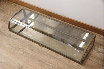 フランスアンティークの卓上ショーケースの見た目を変えずに綺麗にリペア!経年変化をそのままに、可動部のみ調整。(ガラスケース、Rガラス、陳列棚)