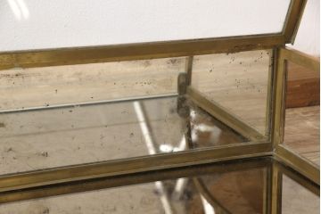 フランスアンティークの卓上ショーケースの見た目を変えずに綺麗にリペア!経年変化をそのままに、可動部のみ調整。(ガラスケース、Rガラス、陳列棚)