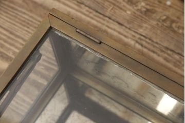 フランスアンティークの卓上ショーケースの見た目を変えずに綺麗にリペア!経年変化をそのままに、可動部のみ調整。(ガラスケース、Rガラス、陳列棚)