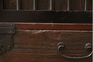明治期の松本小箪笥をリペア&カスタム!木製脚を取り付け、全体を1トーン落ち着いた色味に着色仕上げ。(収納棚、戸棚、キャビネット、リビングボード、小物収納、小引き出し)