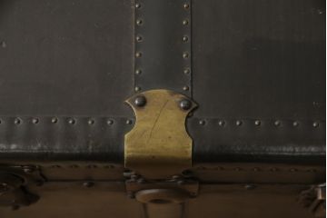 昭和初期の船トランクの見た目を変えずに綺麗にリペア!破損個所は取り外し、可動部を調整。(ローテーブル、センターテーブル、収納、ディスプレイ)