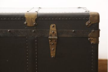昭和初期の船トランクの見た目を変えずに綺麗にリペア!破損個所は取り外し、可動部を調整。(ローテーブル、センターテーブル、収納、ディスプレイ)