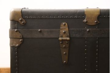 昭和初期の船トランクの見た目を変えずに綺麗にリペア!破損個所は取り外し、可動部を調整。(ローテーブル、センターテーブル、収納、ディスプレイ)