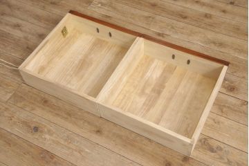 岩谷堂箪笥の収納棚をリペア&カスタム!本体の色味に近づけて着色した木製脚を取り付け。(戸棚、水屋箪笥、茶たんす、茶棚、キャビネット)