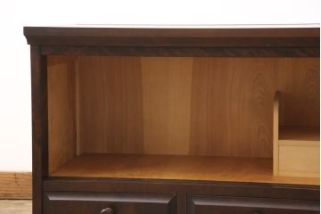 北海道民芸家具のサイドボードをリペア&カスタム!天板に新材を乗せて補強し、背面に配線用の穴あけ加工。新材部分を本体の色味に合わせて着色し仕上げ。(テレビ台、収納棚、ローボード、テレビボード)