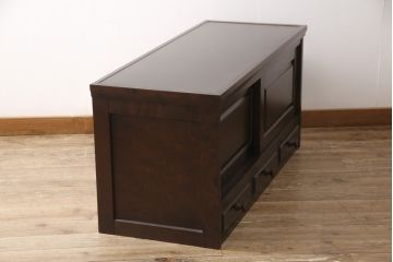 北海道民芸家具のサイドボードをリペア&カスタム!天板に新材を乗せて補強し、背面に配線用の穴あけ加工。新材部分を本体の色味に合わせて着色し仕上げ。(テレビ台、収納棚、ローボード、テレビボード)
