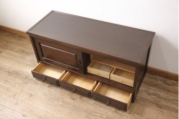 北海道民芸家具のサイドボードをリペア&カスタム!天板に新材を乗せて補強し、背面に配線用の穴あけ加工。新材部分を本体の色味に合わせて着色し仕上げ。(テレビ台、収納棚、ローボード、テレビボード)