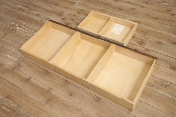北海道民芸家具のサイドボードをリペア&カスタム!天板に新材を乗せて補強し、背面に配線用の穴あけ加工。新材部分を本体の色味に合わせて着色し仕上げ。(テレビ台、収納棚、ローボード、テレビボード)