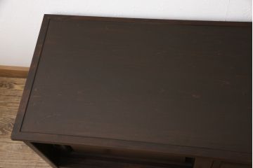 北海道民芸家具のサイドボードをリペア&カスタム!天板に新材を乗せて補強し、背面に配線用の穴あけ加工。新材部分を本体の色味に合わせて着色し仕上げ。(テレビ台、収納棚、ローボード、テレビボード)