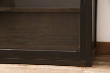 戸棚をリペア&カスタム!ヒノキ無垢材の天板を取り付け、現状の色味に合わせて着色し、ワックスで仕上げ。(収納棚、キャビネット、サイドボード)