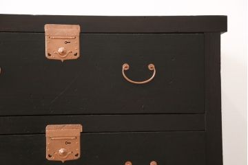収納箪笥サイドボードをリペア&カスタム!奥行きをリサイズし、金具を銅色に塗装。本体は1トーン落ち着いた色味に着色仕上げ。(収納棚、戸棚、収納箪笥、水屋箪笥、引き出し)