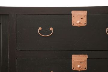 収納箪笥サイドボードをリペア&カスタム!奥行きをリサイズし、金具を銅色に塗装。本体は1トーン落ち着いた色味に着色仕上げ。(収納棚、戸棚、収納箪笥、水屋箪笥、引き出し)