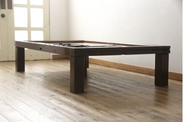 明治大正期の蔵戸をリペア&カスタム!木製脚5本を取り付けテーブルにリメイク。脚は縁の色に合わせて着色し仕上げ。(座卓、ローテーブル)