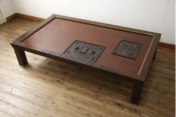明治大正期の蔵戸をリペア&カスタム!木製脚5本を取り付けテーブルにリメイク。脚は縁の色に合わせて着色し仕上げ。(座卓、ローテーブル)