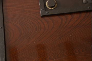 明治大正期の蔵戸をリペア&カスタム!木製脚5本を取り付けテーブルにリメイク。脚は縁の色に合わせて着色し仕上げ。(座卓、ローテーブル)