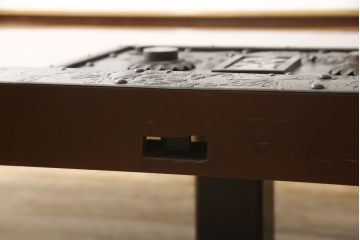 明治大正期の蔵戸をリペア&カスタム!木製脚5本を取り付けテーブルにリメイク。脚は縁の色に合わせて着色し仕上げ。(座卓、ローテーブル)