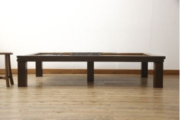 明治大正期の蔵戸をリペア&カスタム!木製脚5本を取り付けテーブルにリメイク。脚は縁の色に合わせて着色し仕上げ。(座卓、ローテーブル)