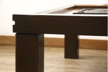 明治大正期の蔵戸をリペア&カスタム!木製脚5本を取り付けテーブルにリメイク。脚は縁の色に合わせて着色し仕上げ。(座卓、ローテーブル)